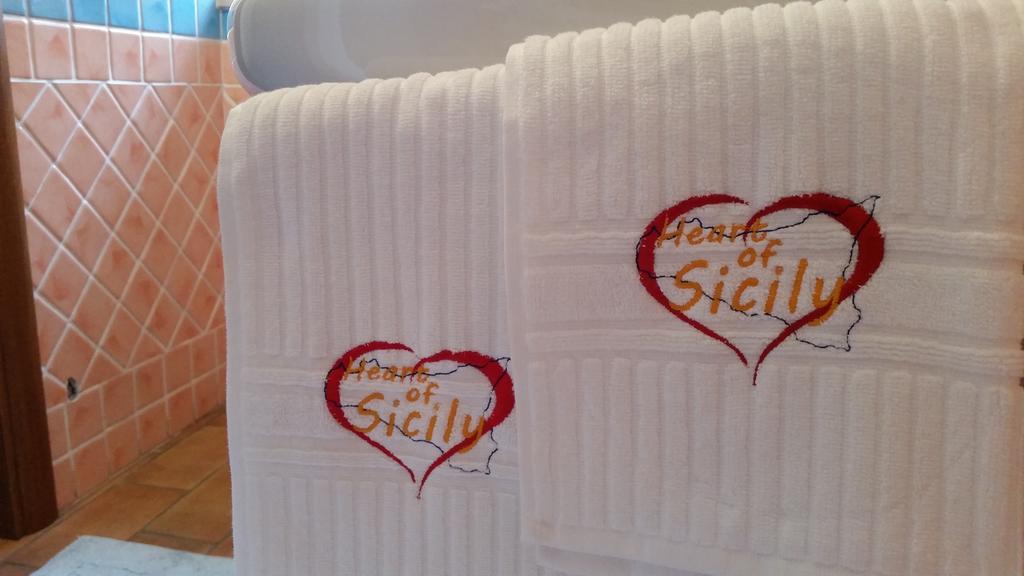 Heart Of Sicily Hotel Mistretta Szoba fotó